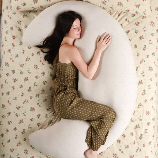 Big spoon: an arm and a knee over the MoonSpoon