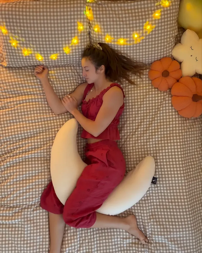 Cuddling the Mini Moon™ pillow between the knees